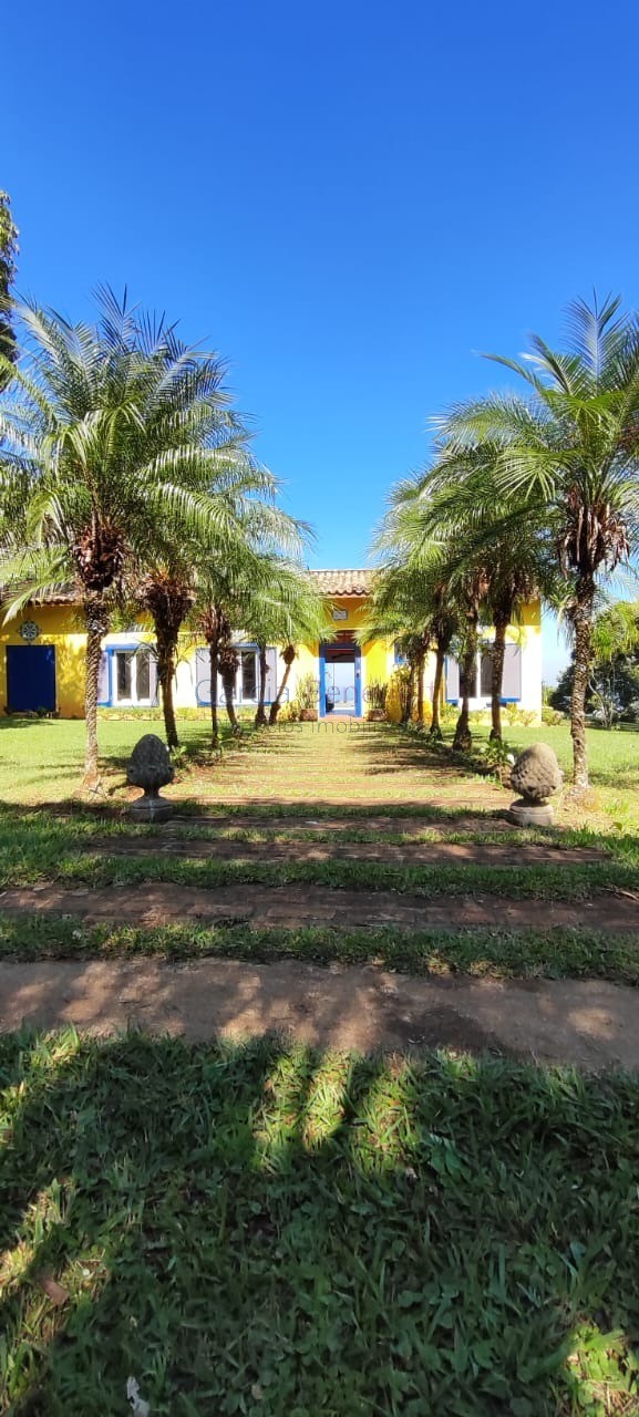Fazenda de Luxo no Centro de Botucatu-SP: 4 quartos, 3 salas, 3 banheiros, 40 vagas de garagem, 2.890.000,00 m² de área
