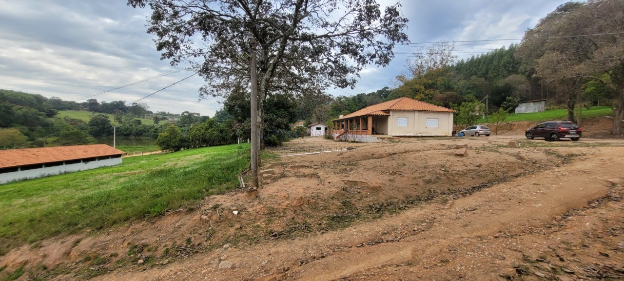 Chácara à venda em Itu-SP, Jardim Paraíso II: 6 quartos, 5 salas, 4 banheiros, 40 vagas, 3.300m² de área.