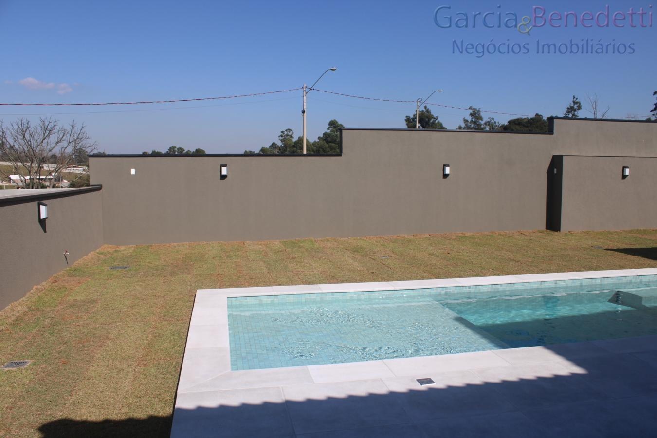 Impecável casa de luxo em condomínio em Jundiaí-SP, bairro Medeiros: 4 quartos, 4 suítes, 3 salas, 5 banheiros, 4 vagas, 325m²!