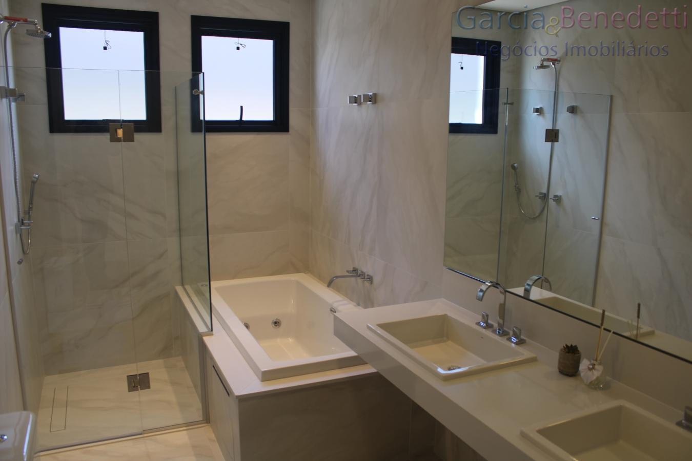 Impecável casa de luxo em condomínio em Jundiaí-SP, bairro Medeiros: 4 quartos, 4 suítes, 3 salas, 5 banheiros, 4 vagas, 325m²!