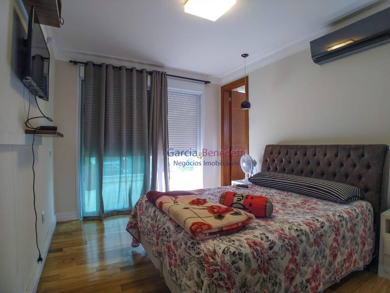 Casa de luxo em condomínio: 5 quartos, 5 suítes, 3 salas, 6 
