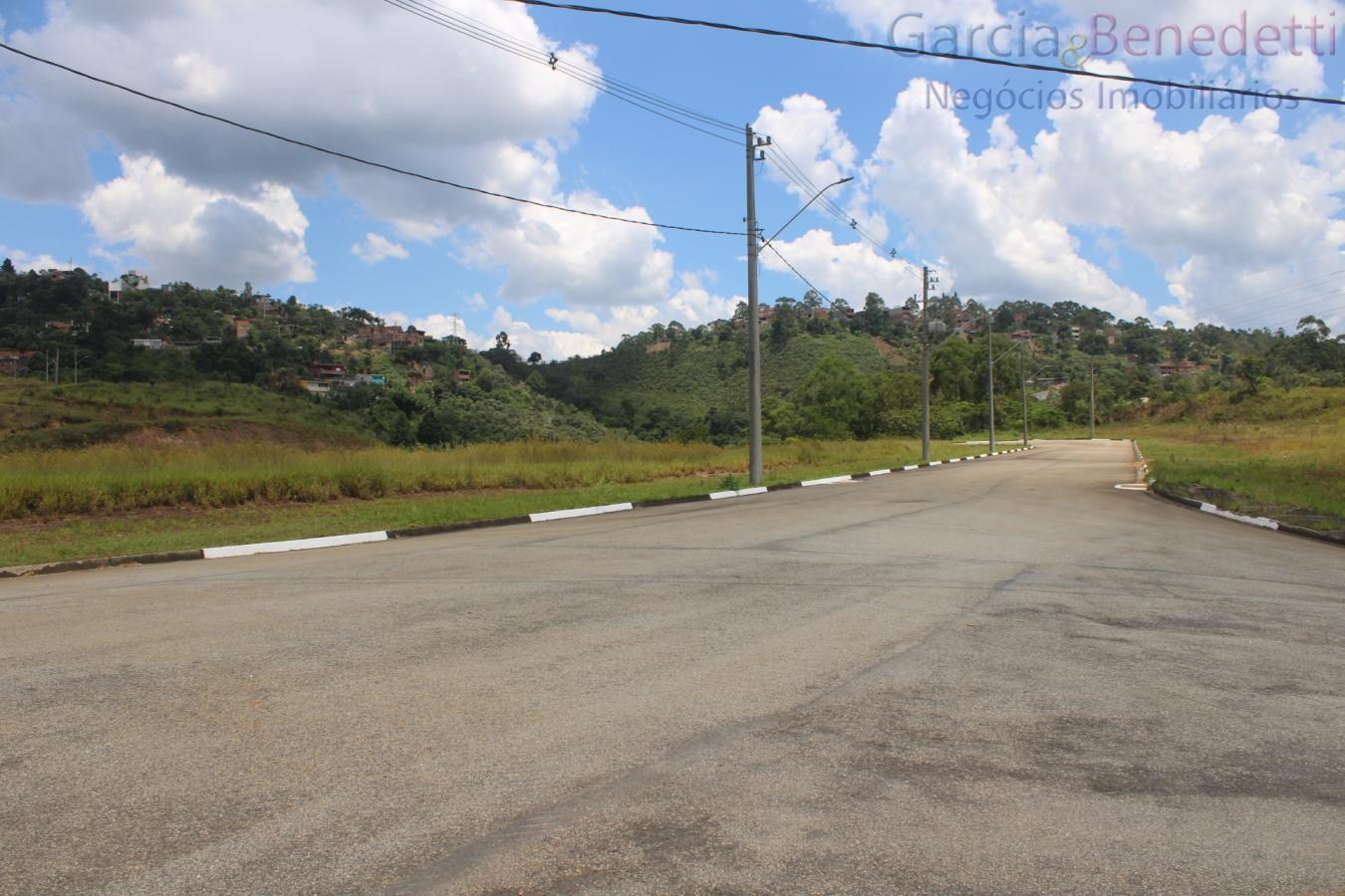 Terreno de 1.131,92m² em condomínio de luxo em santana de pa