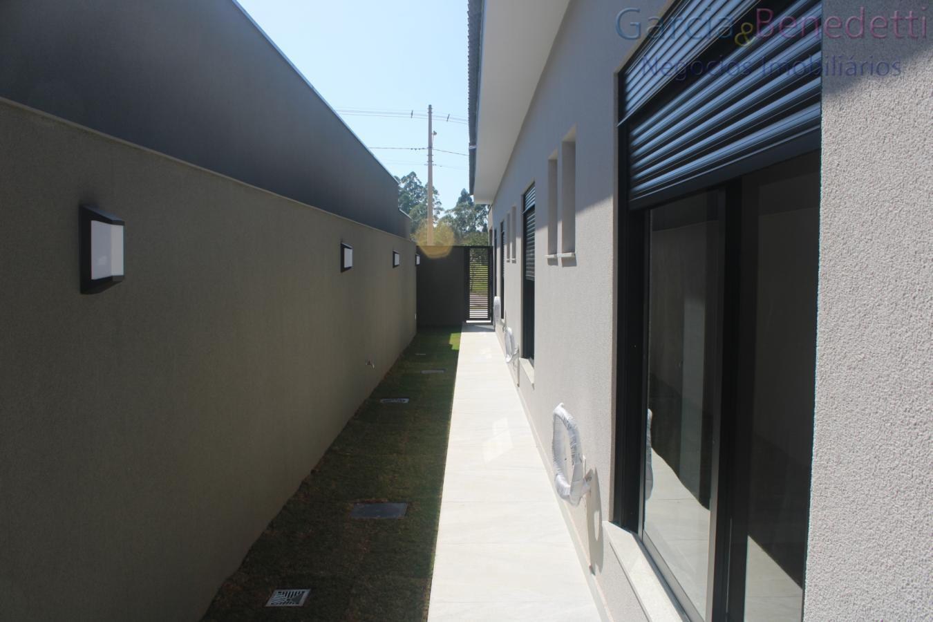 Impecável casa de luxo em condomínio em Jundiaí-SP, bairro Medeiros: 4 quartos, 4 suítes, 3 salas, 5 banheiros, 4 vagas, 325m²!