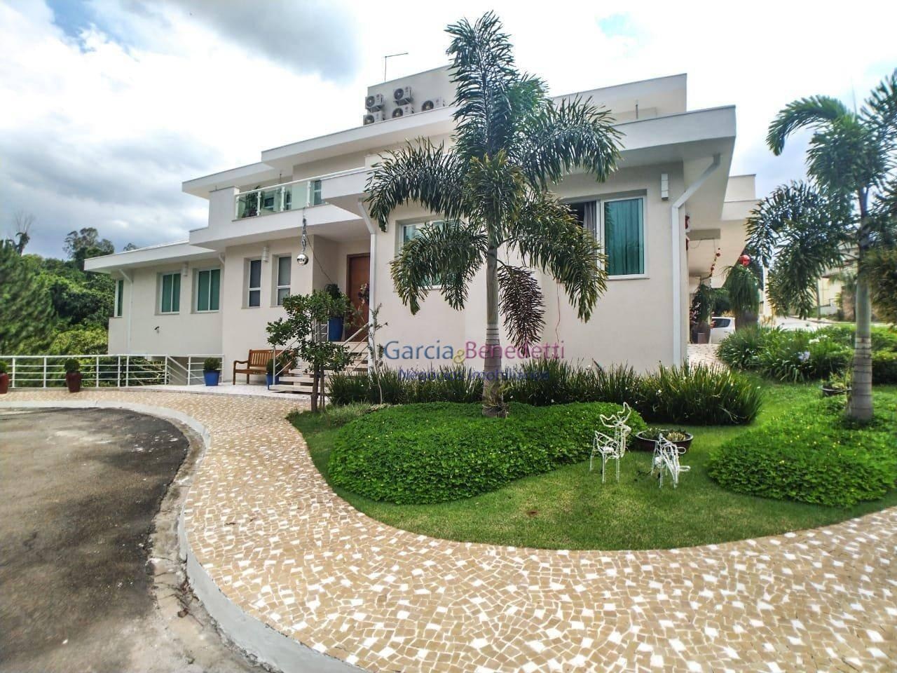 Casa de luxo em condomínio: 5 quartos, 5 suítes, 3 salas, 6 