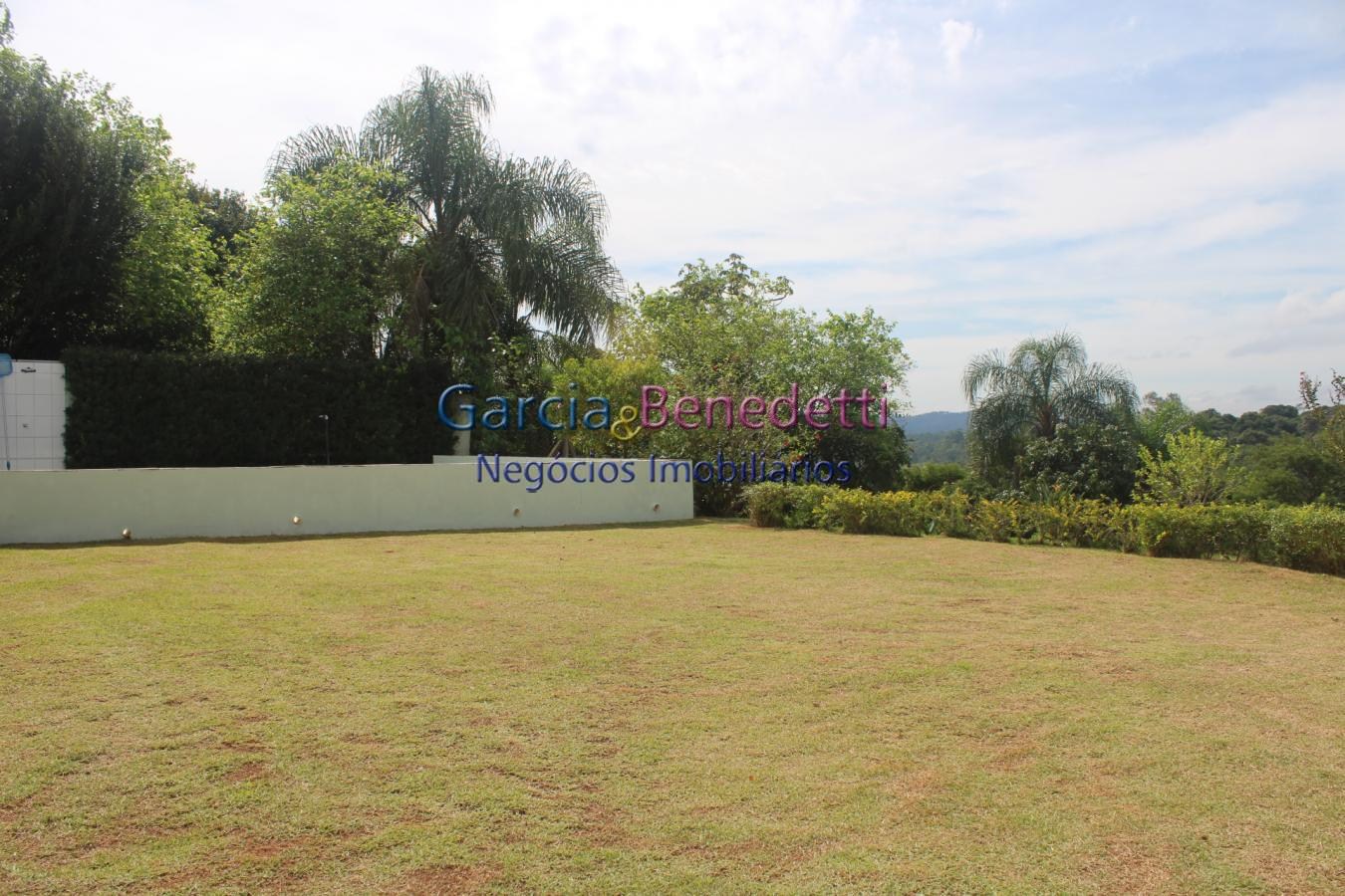 Chácara à venda em Jundiaí-SP, bairro Santa Clara: 4 quartos, 2 suítes, 2 salas, 5 banheiros, 11 vagas, 500m² de área.