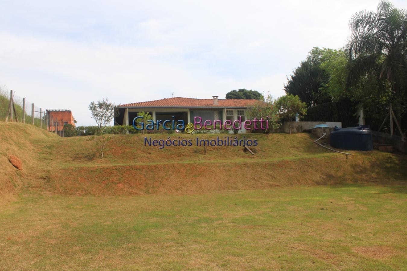 Chácara à venda em Jundiaí-SP, bairro Santa Clara: 4 quartos, 2 suítes, 2 salas, 5 banheiros, 11 vagas, 500m² de área.