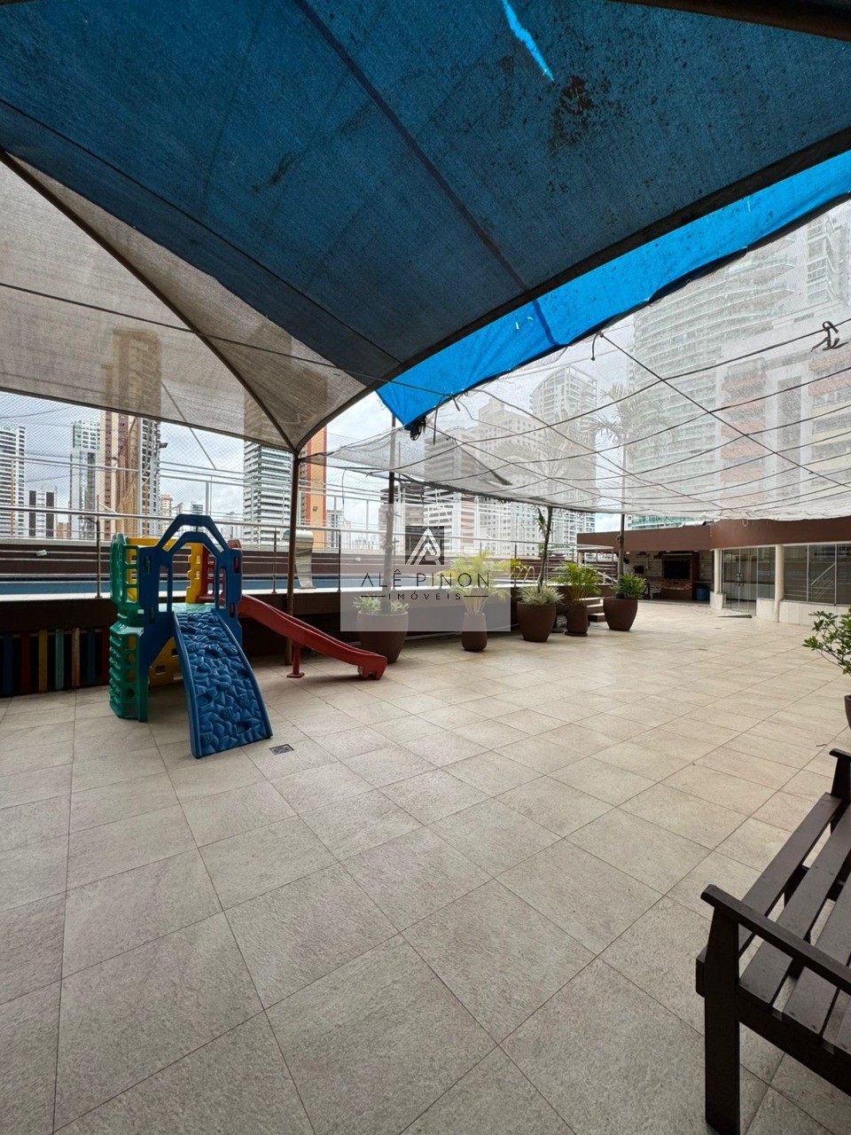 Apartamento de luxo para venda ou locação em Belém-PA, bairro Umarizal, 3 quartos, 3 suítes, 3 salas, 2 vagas, 185m².