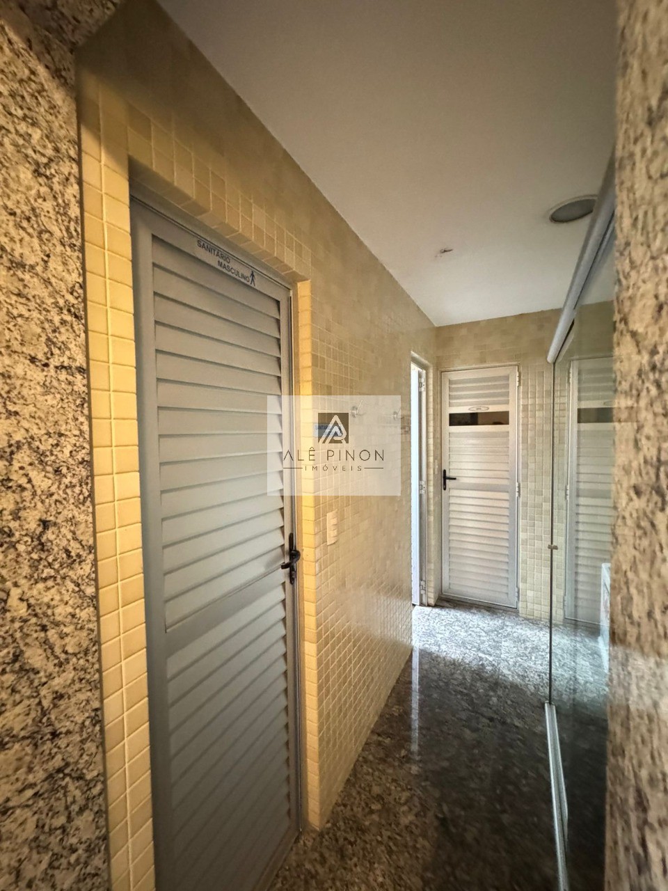 Apartamento de luxo para venda ou locação em Belém-PA, bairro Umarizal, 3 quartos, 3 suítes, 3 salas, 2 vagas, 185m².