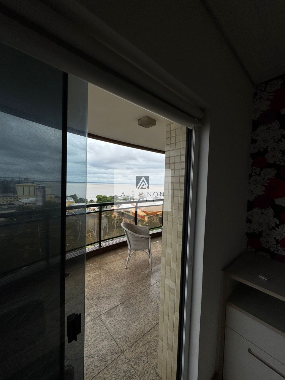 Apartamento de luxo para venda ou locação em Belém-PA, bairro Umarizal, 3 quartos, 3 suítes, 3 salas, 2 vagas, 185m².