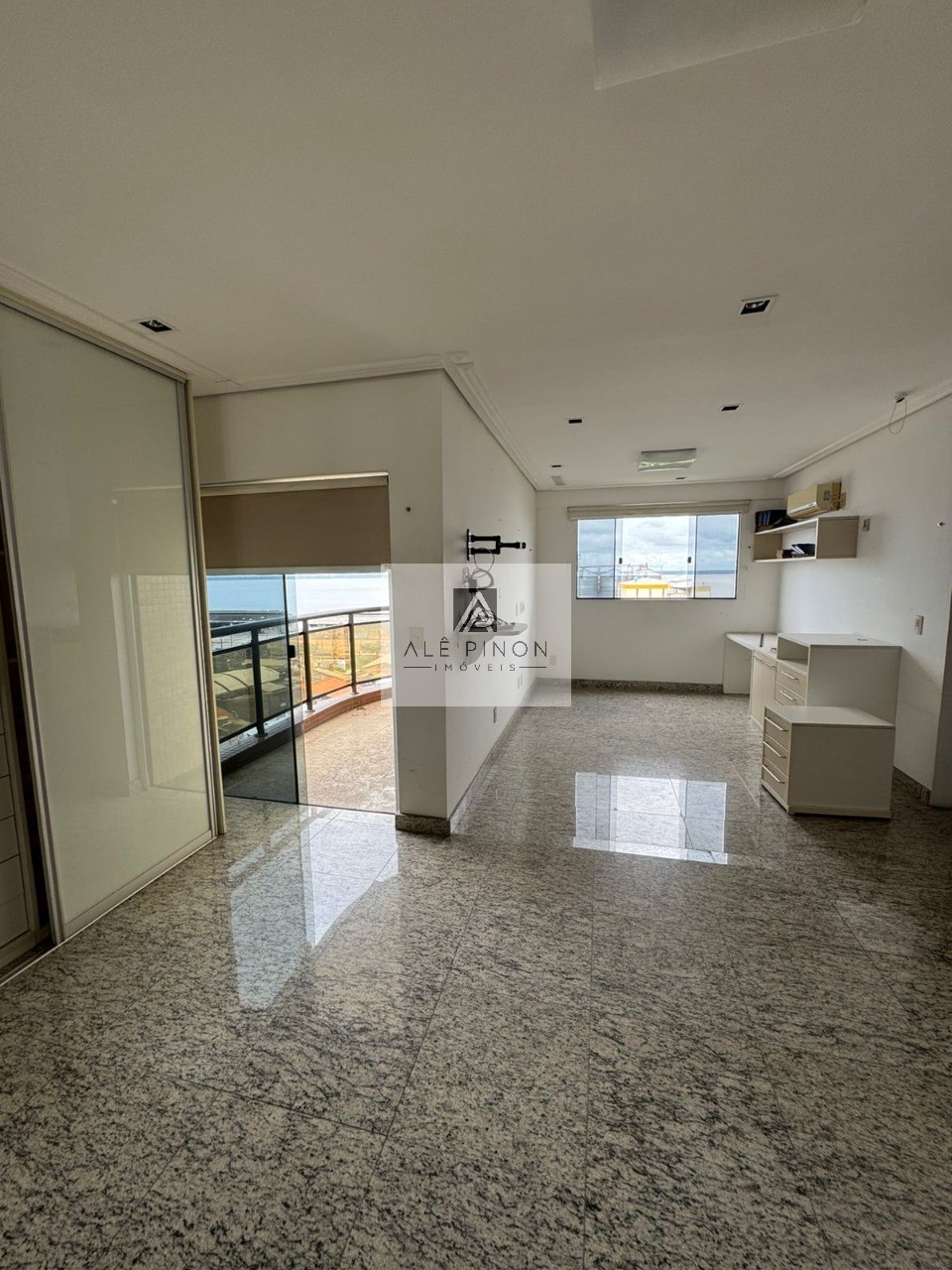 Apartamento de luxo para venda ou locação em Belém-PA, bairro Umarizal, 3 quartos, 3 suítes, 3 salas, 2 vagas, 185m².