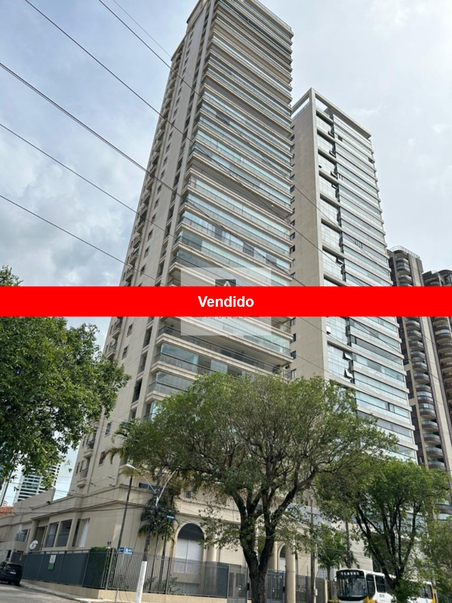 Imperdível oportunidade de adquirir apartamento de luxo em Belém-PA, bairro Umarizal: 3 quartos, 3 suítes, 2 salas, 5 banheiros, 3 vagas de garagem, 250,00m².