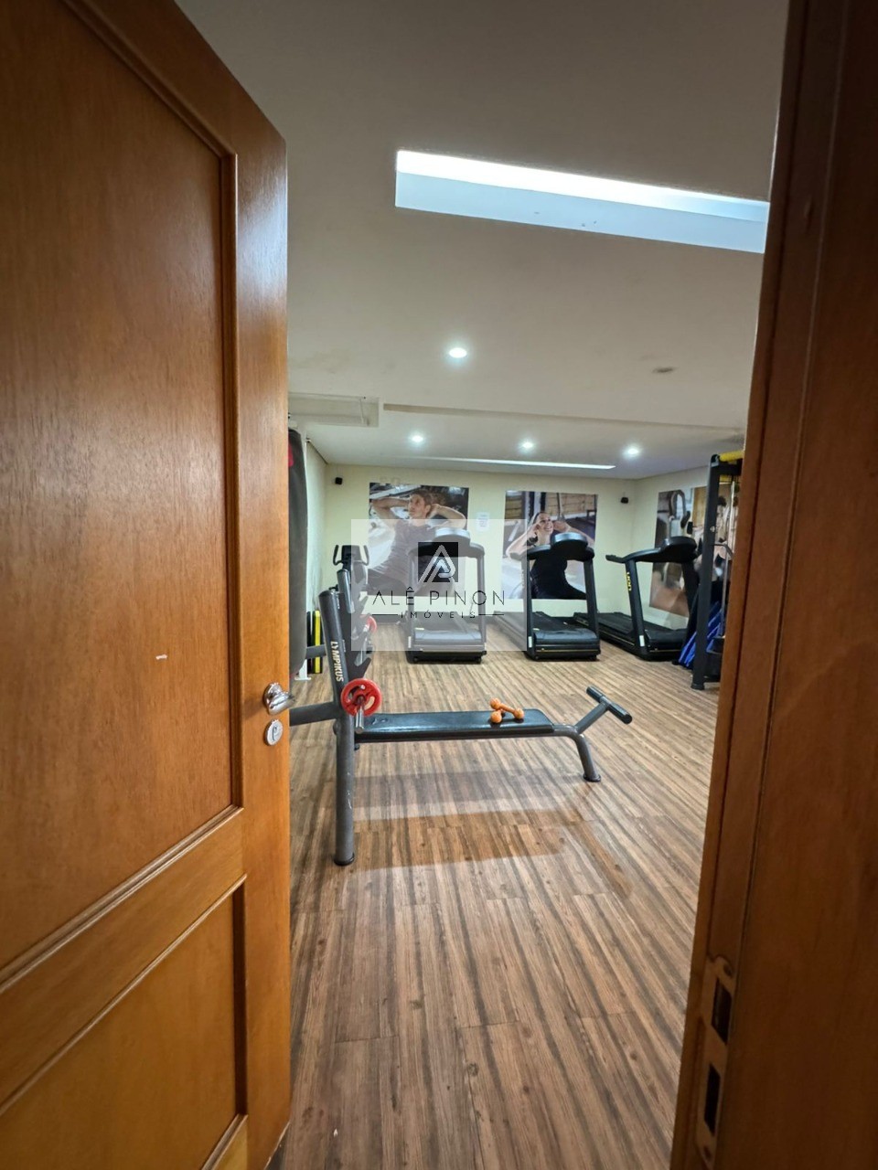 Apartamento de luxo para venda ou locação em Belém-PA, bairro Umarizal, 3 quartos, 3 suítes, 3 salas, 2 vagas, 185m².