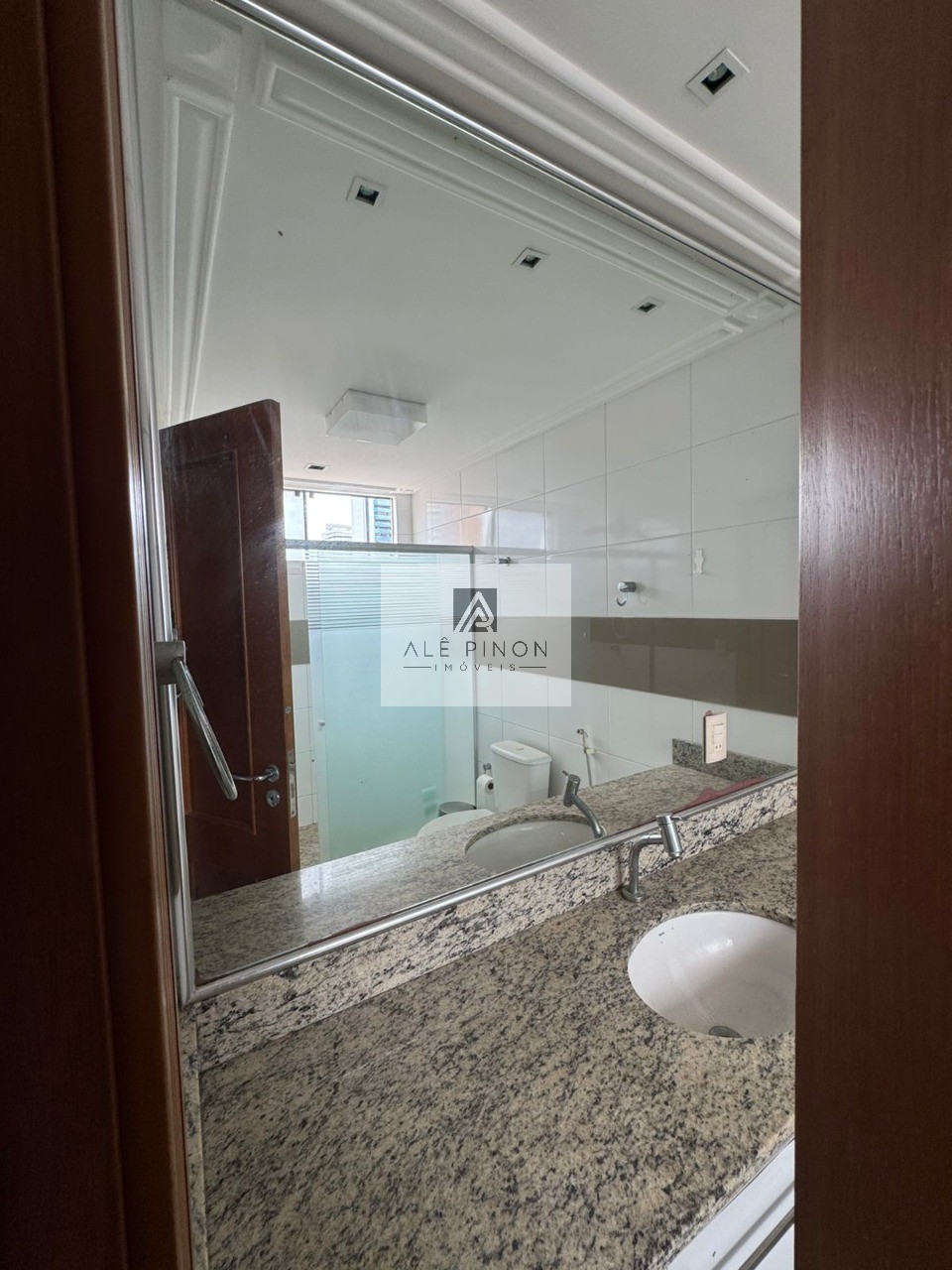 Apartamento de luxo para venda ou locação em Belém-PA, bairro Umarizal, 3 quartos, 3 suítes, 3 salas, 2 vagas, 185m².