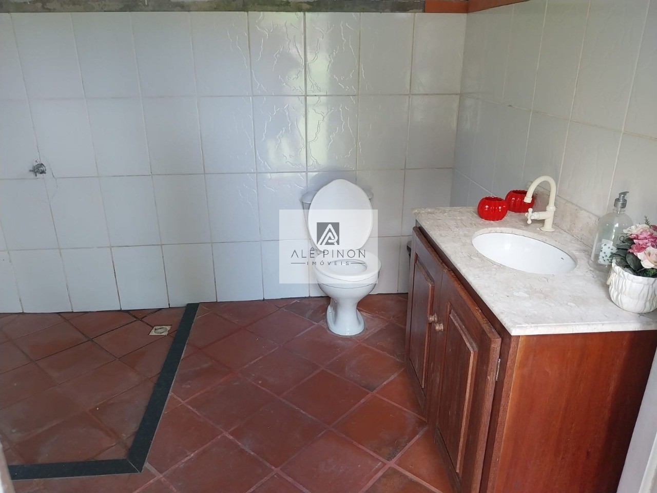 Chácara à venda em Santa Bárbara do Pará-PA, no bairro Santa Barbara com 1 quarto, 1 suíte, 1 sala e 70m² de área. Venha conferir!
