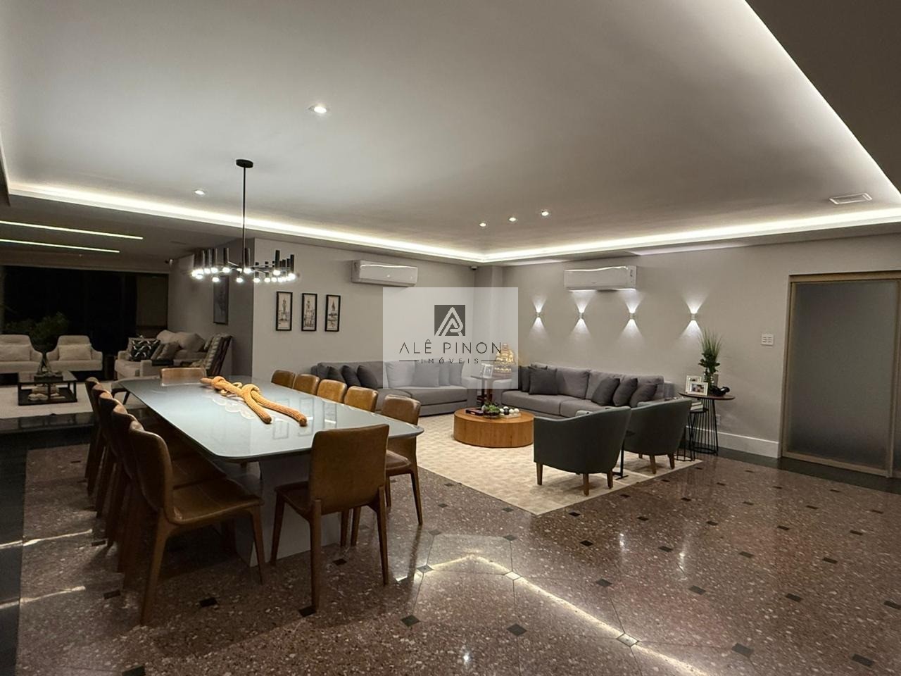 Apartamento de luxo com 4 quartos e 4 suítes no coração de b