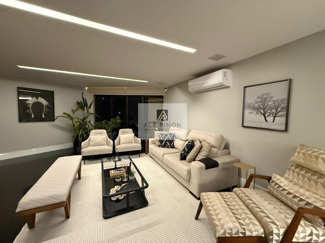 Apartamento de luxo com 4 quartos e 4 suítes no coração de b