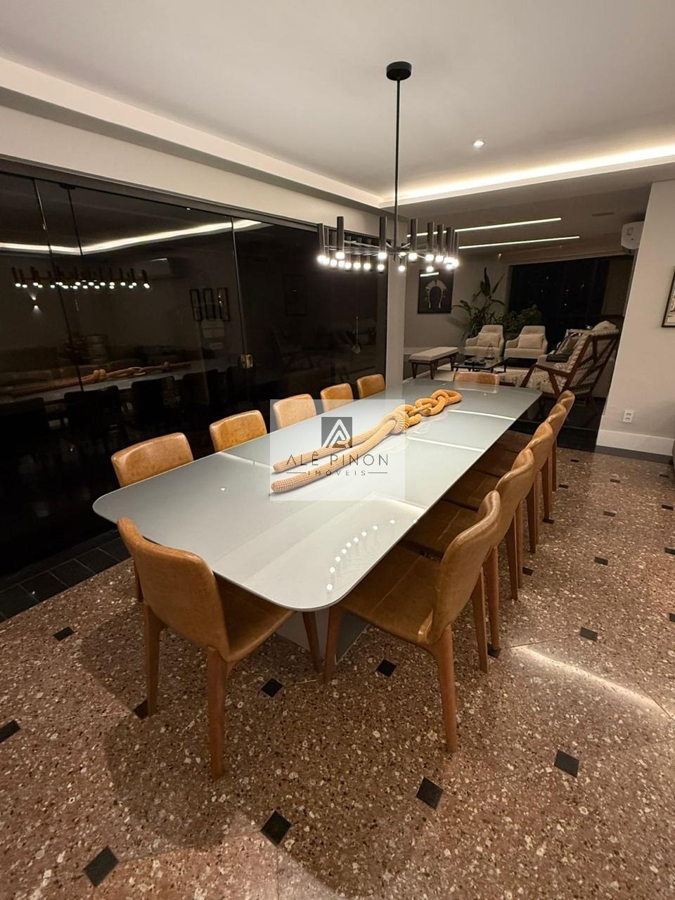 Apartamento de luxo com 4 quartos e 4 suítes no coração de b