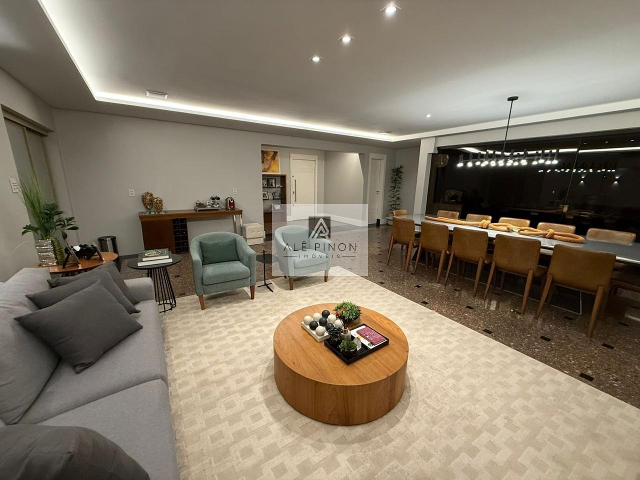 Apartamento de luxo com 4 quartos e 4 suítes no coração de b