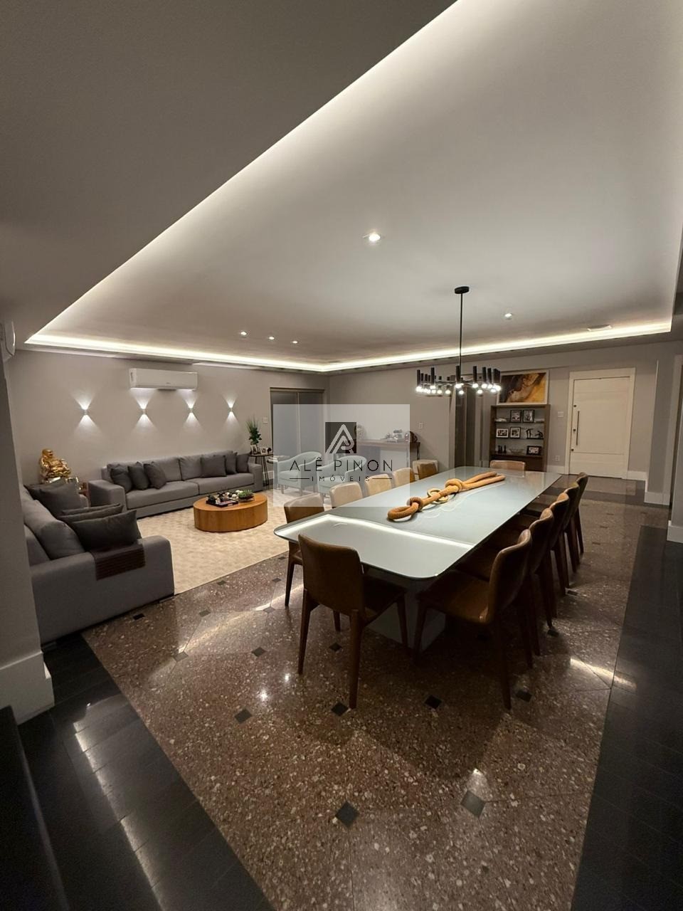 Apartamento de luxo com 4 quartos e 4 suítes no coração de b