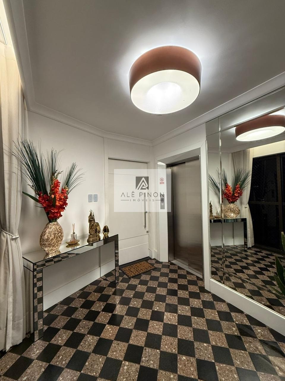 Apartamento de luxo com 4 quartos e 4 suítes no coração de b