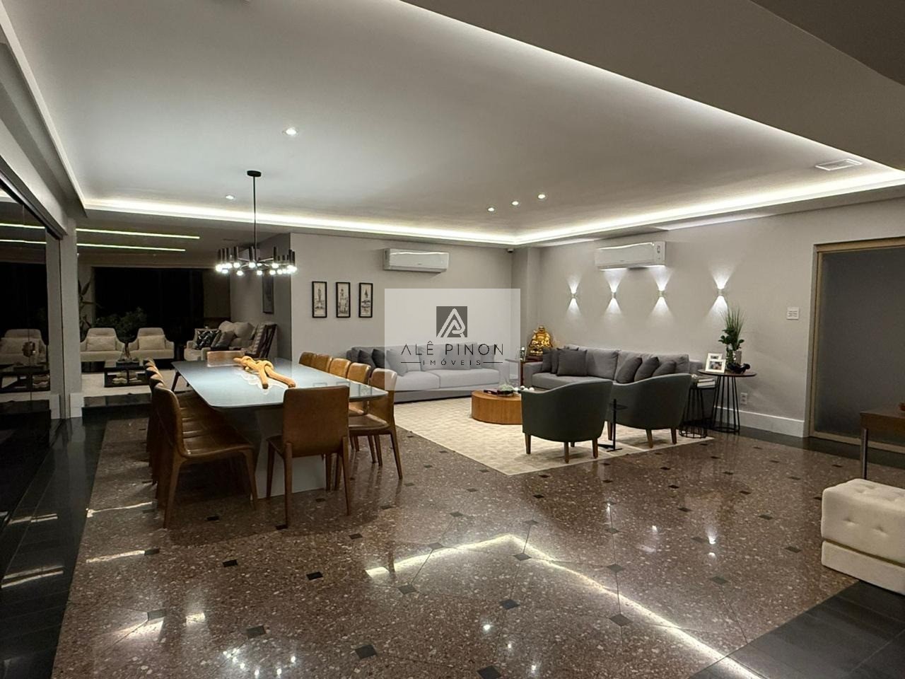 Apartamento de luxo com 4 quartos e 4 suítes no coração de b