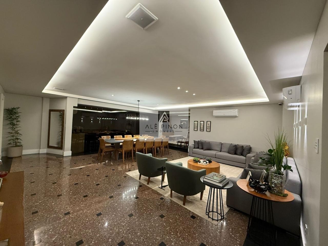Apartamento de luxo com 4 quartos e 4 suítes no coração de b