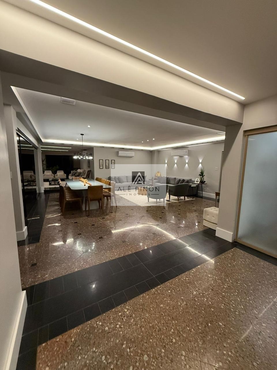 Apartamento de luxo com 4 quartos e 4 suítes no coração de b