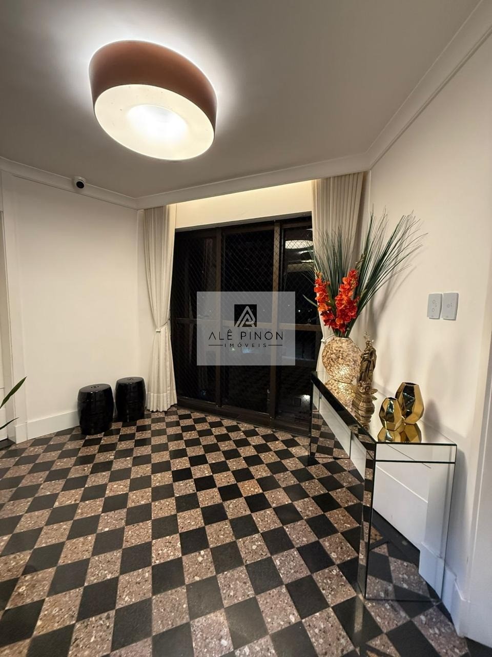 Apartamento de luxo com 4 quartos e 4 suítes no coração de b