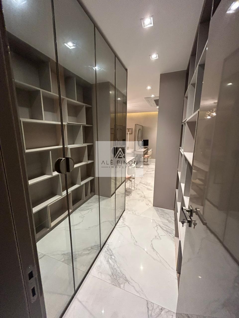 Espetacular apartamento à venda em Belém-PA, bairro Umarizal: 3 quartos, 3 suítes, 1 sala, 5 banheiros, 3 vagas de garagem, 200m²