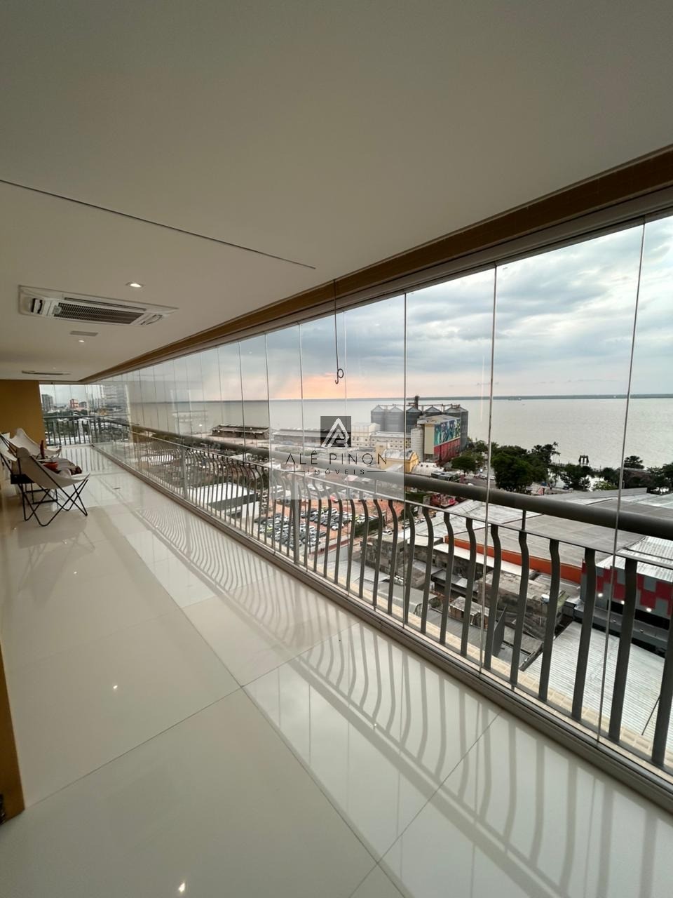 Venda de apartamento de luxo com 3 suítes e 3 vagas de garag
