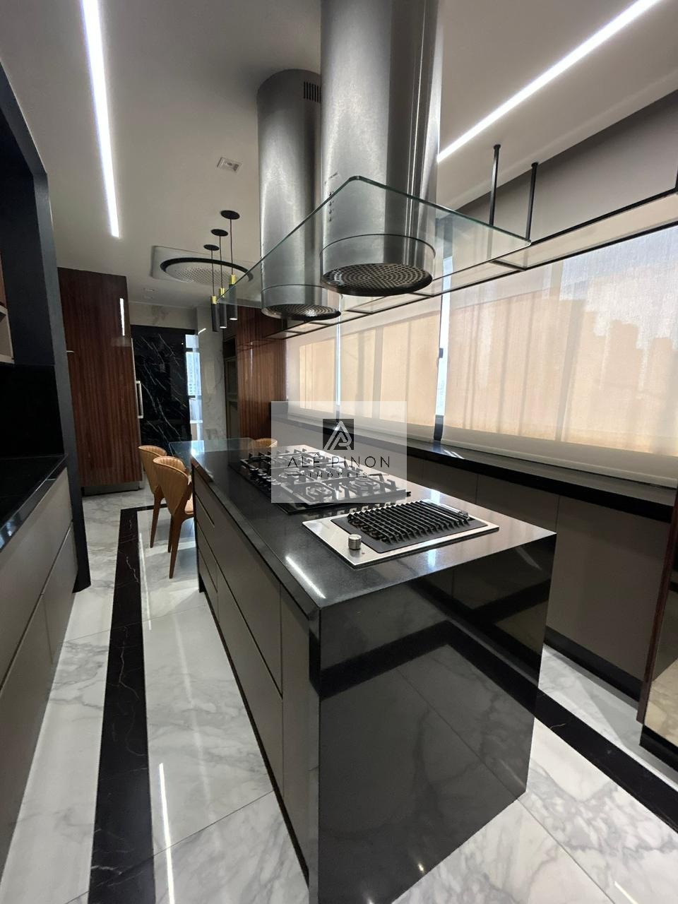 Espetacular apartamento à venda em Belém-PA, bairro Umarizal: 3 quartos, 3 suítes, 1 sala, 5 banheiros, 3 vagas de garagem, 200m²