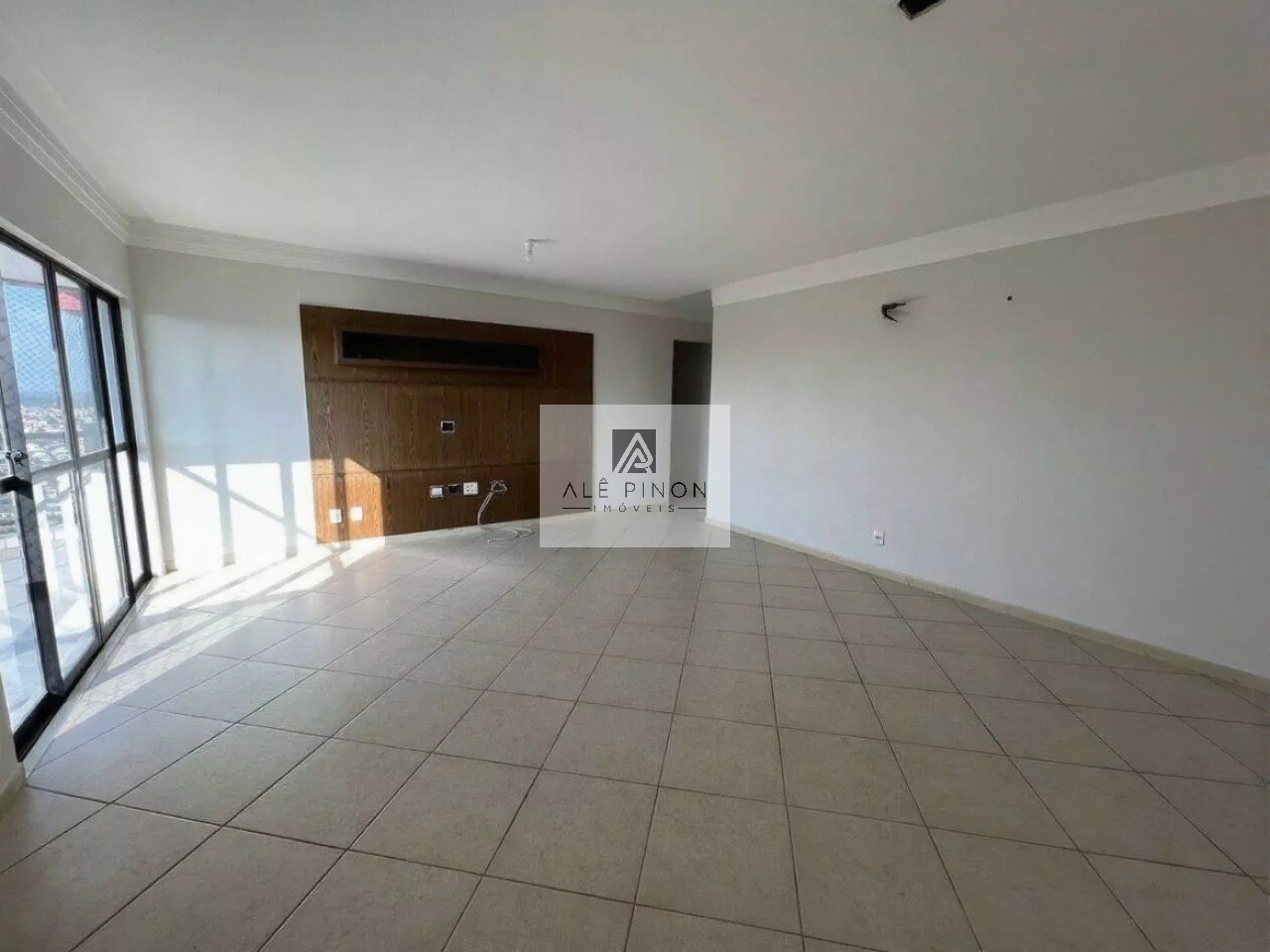 Apartamento à Venda em Belém-PA, São Brás - 3 quartos, 1 suíte, 2 salas, 1 vaga, 136m² de área