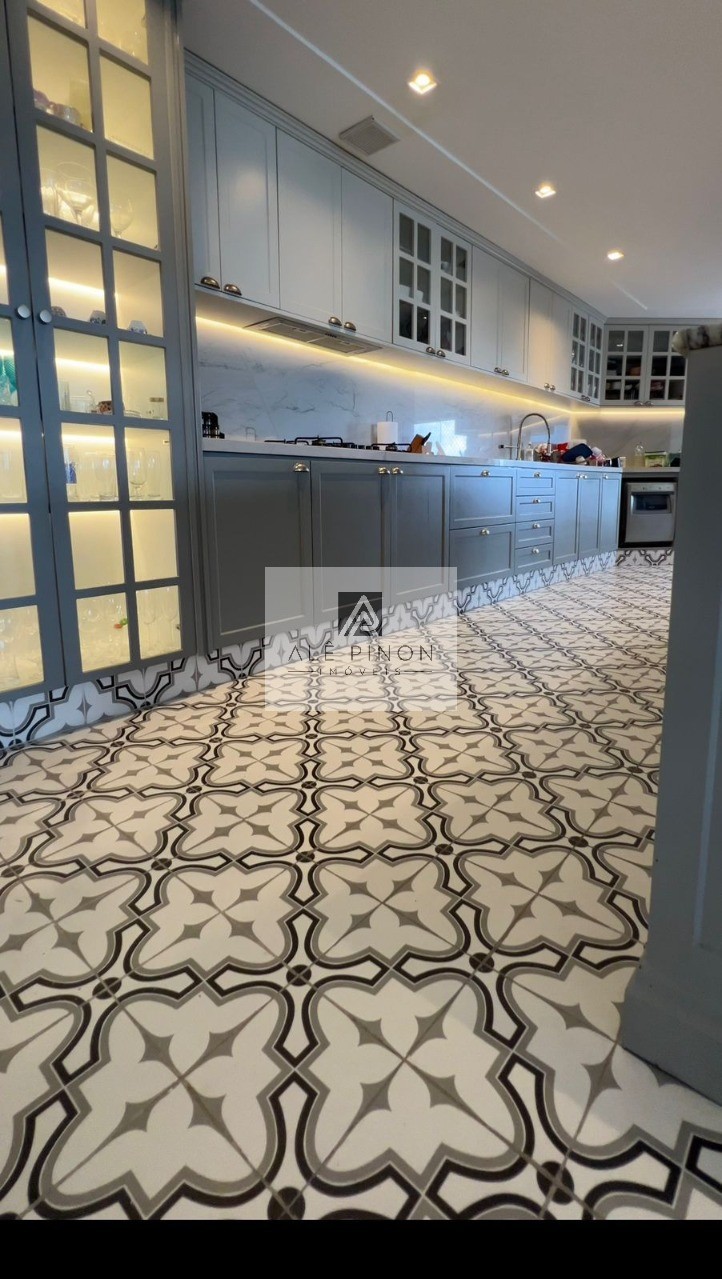 Luxuoso apartamento de 5 quartos e 5 suítes à venda em Batista Campos, Belém-PA, com 3 vagas de garagem e 640m² de área.