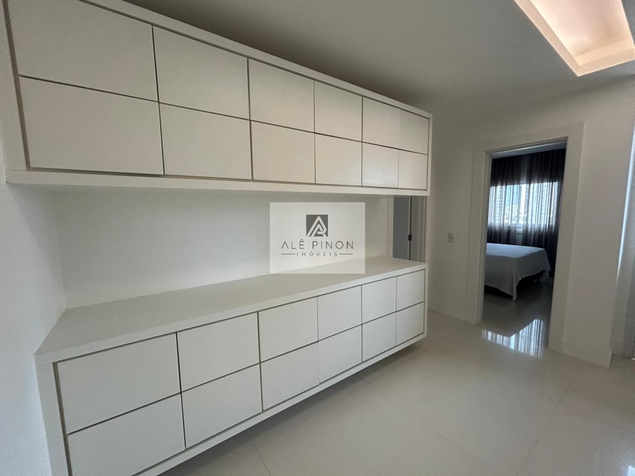 Venda de apartamento de luxo com 3 suítes e 3 vagas de garag