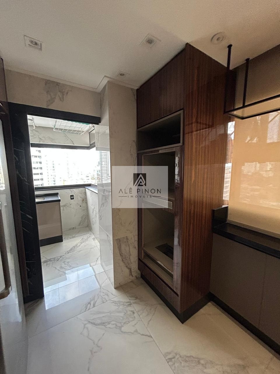 Espetacular apartamento à venda em Belém-PA, bairro Umarizal: 3 quartos, 3 suítes, 1 sala, 5 banheiros, 3 vagas de garagem, 200m²