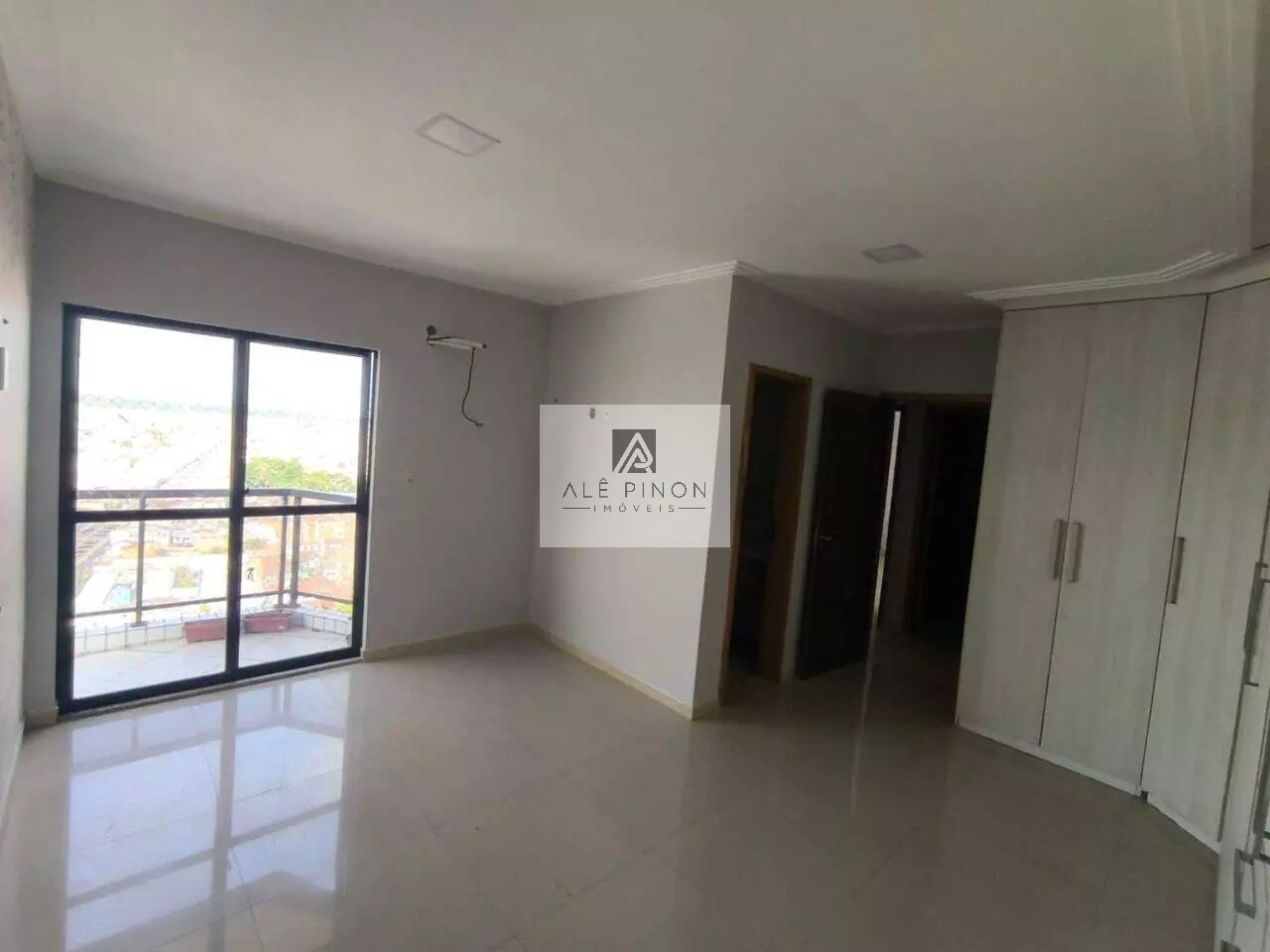 Apartamento à Venda em Belém-PA, São Brás - 3 quartos, 1 suíte, 2 salas, 1 vaga, 136m² de área