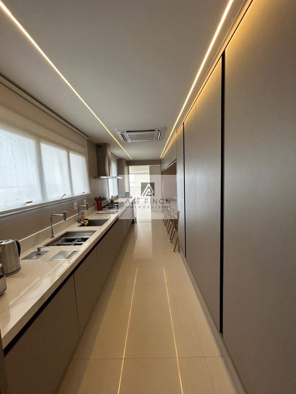 Venda de Apartamento de Luxo com 3 Suítes e 3 Vagas de Garagem na Cidade de - 250m² de Área - Imperdível - Belém
