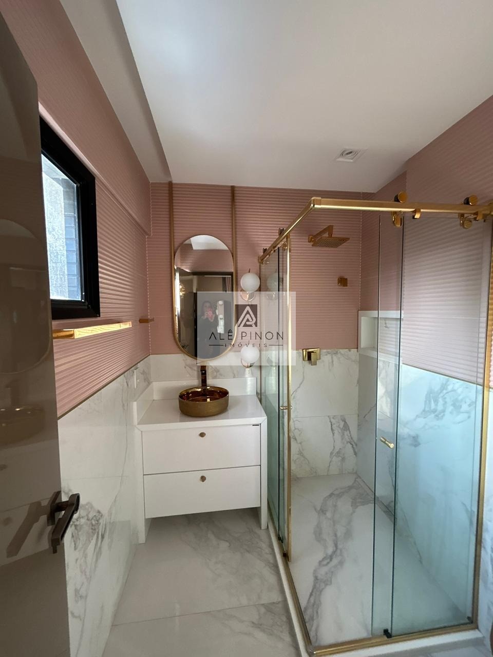 Espetacular apartamento à venda em Belém-PA, bairro Umarizal: 3 quartos, 3 suítes, 1 sala, 5 banheiros, 3 vagas de garagem, 200m²