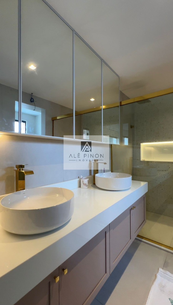 Luxuoso apartamento de 5 quartos e 5 suítes à venda em Batista Campos, Belém-PA, com 3 vagas de garagem e 640m² de área.