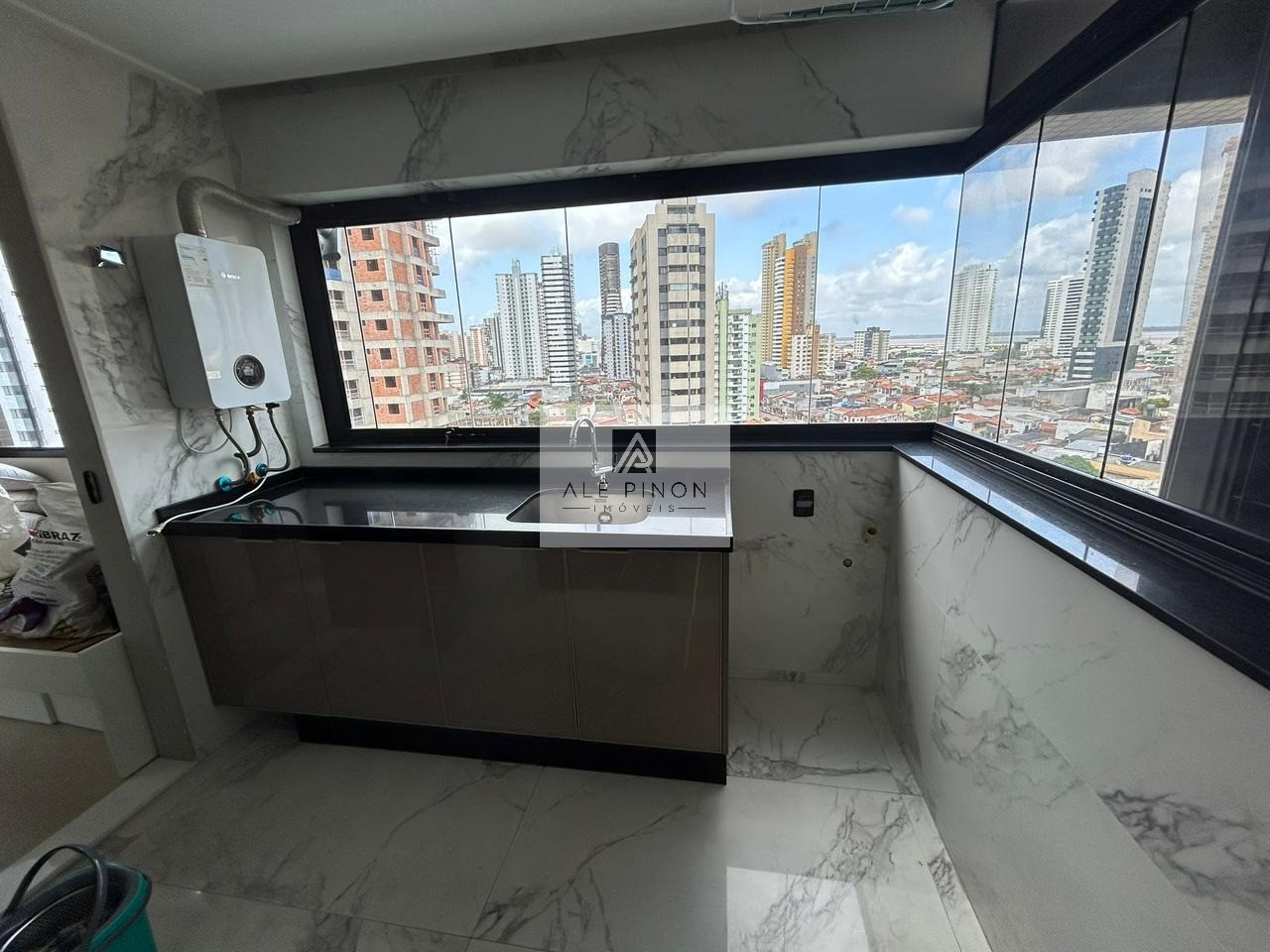 Espetacular apartamento à venda em Belém-PA, bairro Umarizal: 3 quartos, 3 suítes, 1 sala, 5 banheiros, 3 vagas de garagem, 200m²