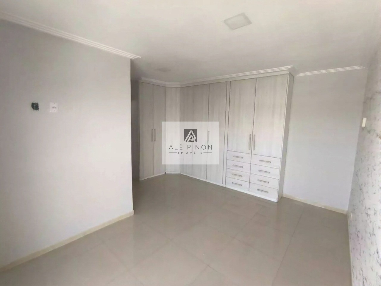 Apartamento à Venda em Belém-PA, São Brás - 3 quartos, 1 suíte, 2 salas, 1 vaga, 136m² de área