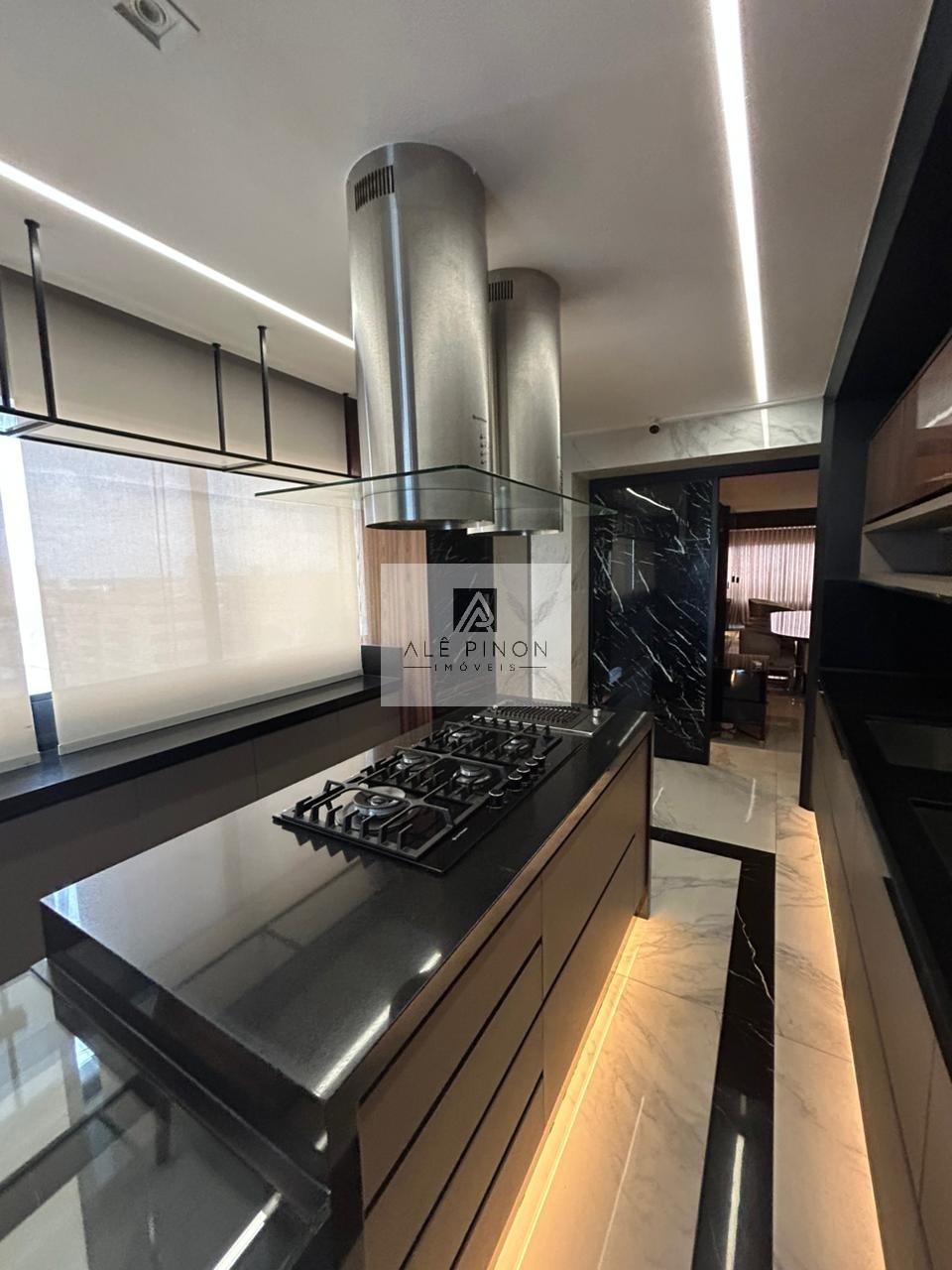 Espetacular apartamento à venda em Belém-PA, bairro Umarizal: 3 quartos, 3 suítes, 1 sala, 5 banheiros, 3 vagas de garagem, 200m²