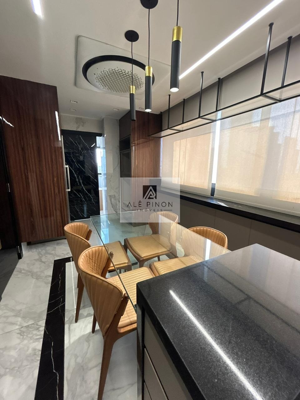 Espetacular apartamento à venda em Belém-PA, bairro Umarizal: 3 quartos, 3 suítes, 1 sala, 5 banheiros, 3 vagas de garagem, 200m²