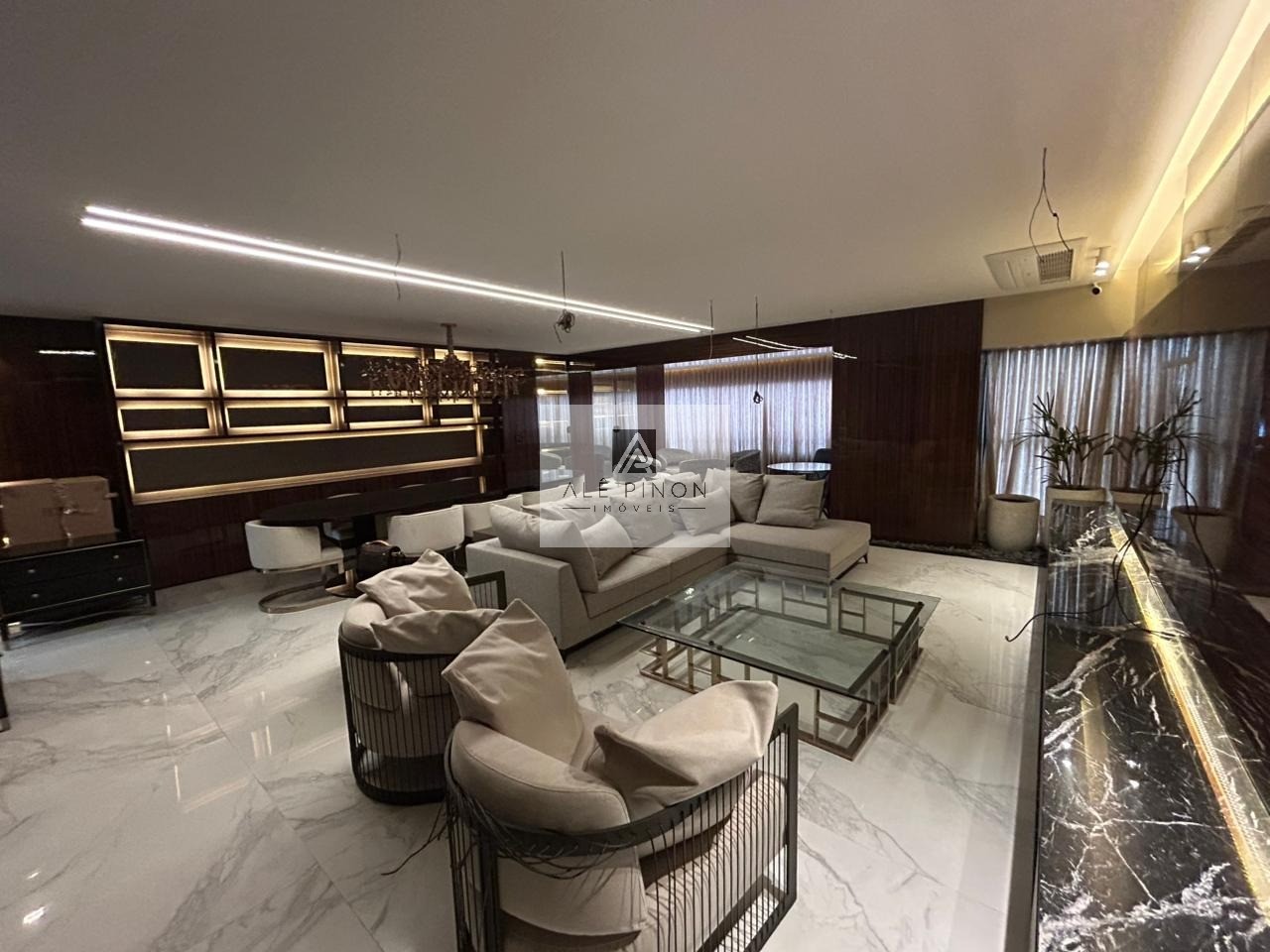 Espetacular apartamento à venda em Belém-PA, bairro Umarizal: 3 quartos, 3 suítes, 1 sala, 5 banheiros, 3 vagas de garagem, 200m²