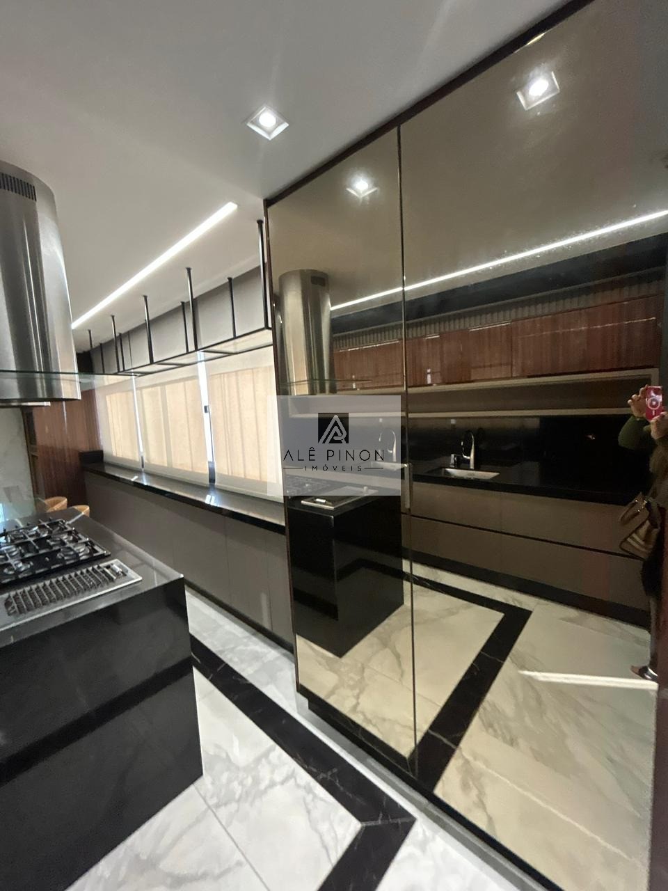Espetacular apartamento à venda em Belém-PA, bairro Umarizal: 3 quartos, 3 suítes, 1 sala, 5 banheiros, 3 vagas de garagem, 200m²