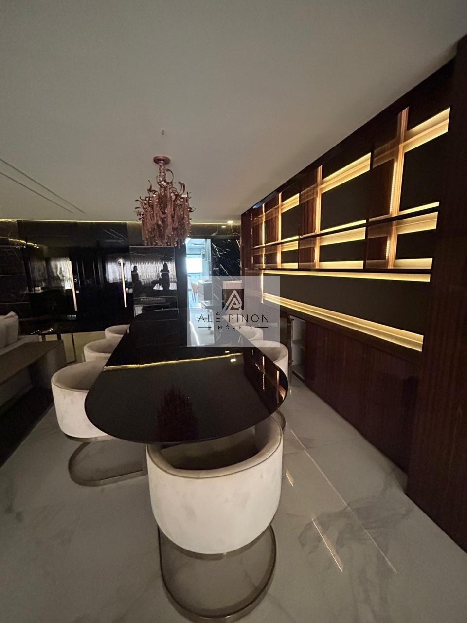 Espetacular apartamento à venda em Belém-PA, bairro Umarizal: 3 quartos, 3 suítes, 1 sala, 5 banheiros, 3 vagas de garagem, 200m²