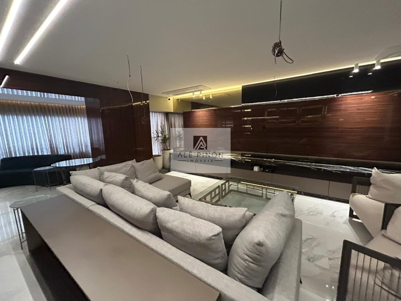 Espetacular apartamento à venda em Belém-PA, bairro Umarizal: 3 quartos, 3 suítes, 1 sala, 5 banheiros, 3 vagas de garagem, 200m²