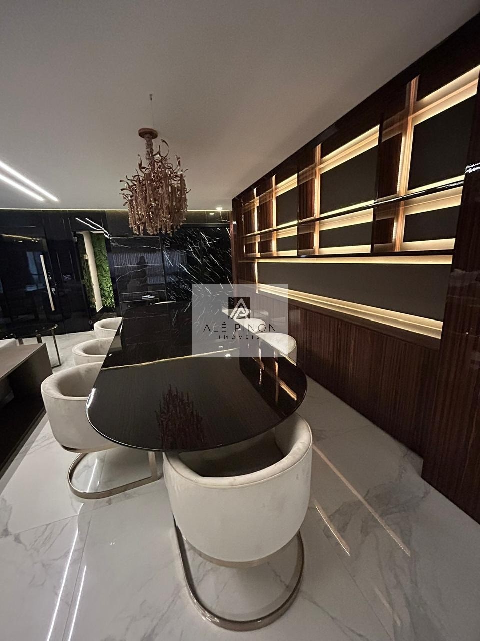 Espetacular apartamento à venda em Belém-PA, bairro Umarizal: 3 quartos, 3 suítes, 1 sala, 5 banheiros, 3 vagas de garagem, 200m²