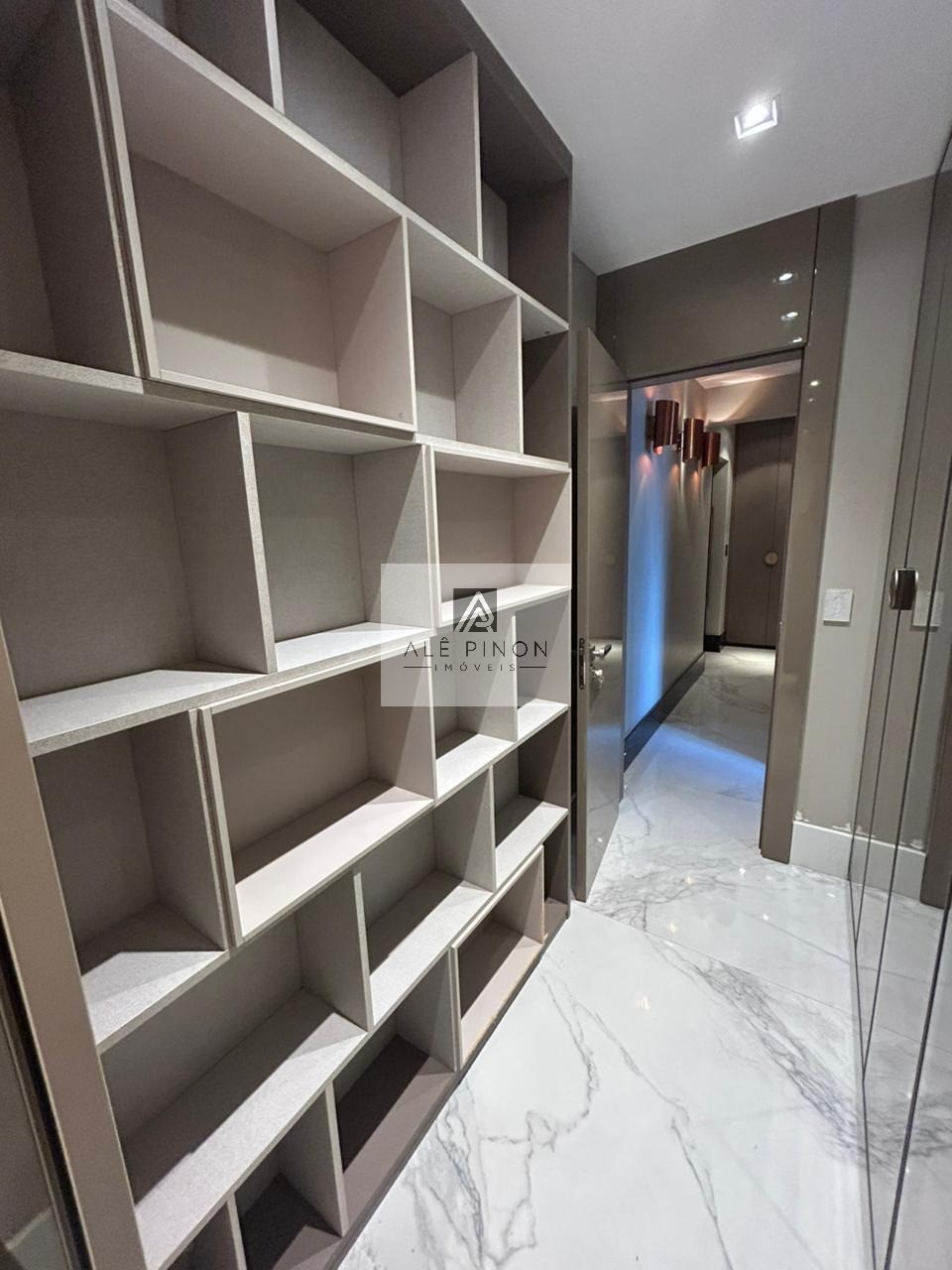 Espetacular apartamento à venda em Belém-PA, bairro Umarizal: 3 quartos, 3 suítes, 1 sala, 5 banheiros, 3 vagas de garagem, 200m²
