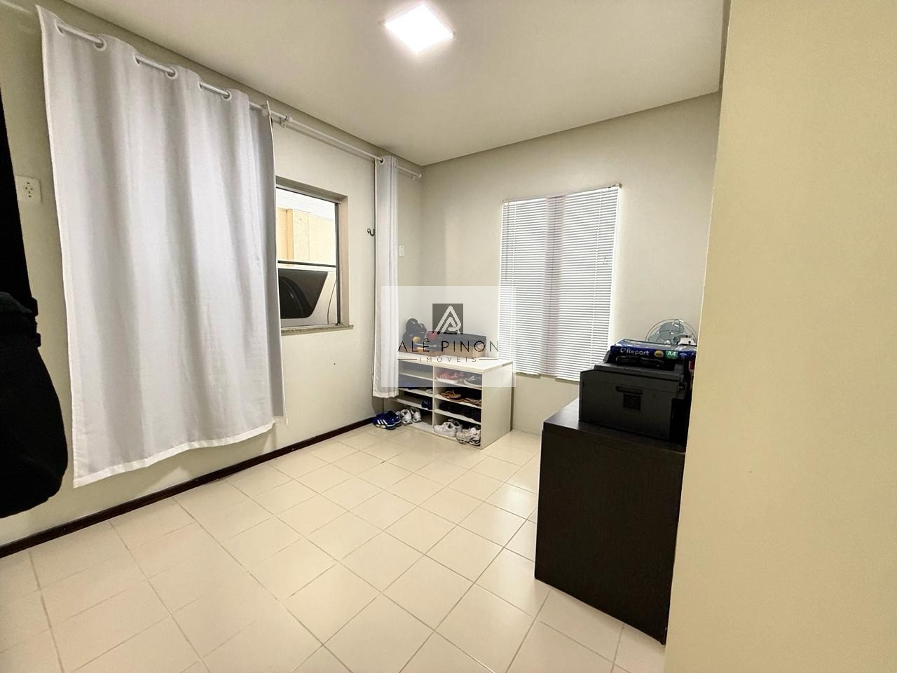 Casa em Condomínio de Luxo no Parque Verde, Belém-PA: 4 Quartos, 1 Suíte, 3 Salas, 2 Vagas de Garagem, 230m² de Área.